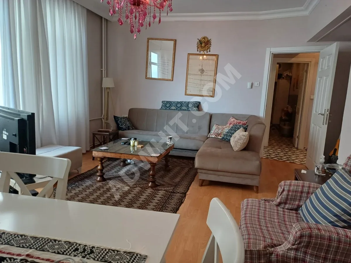 CİHANGİR'DE SATILIK 1+1 DAİRE - NET 60 M² KAPALI MUTFAKLI