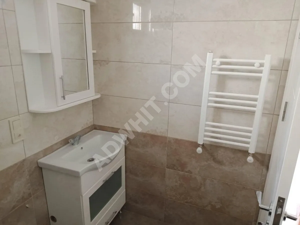 İÇERENKÖY'DE METRO DURAĞINA KOMŞU TERASLI 2+1 DUBLEKS görsel 8