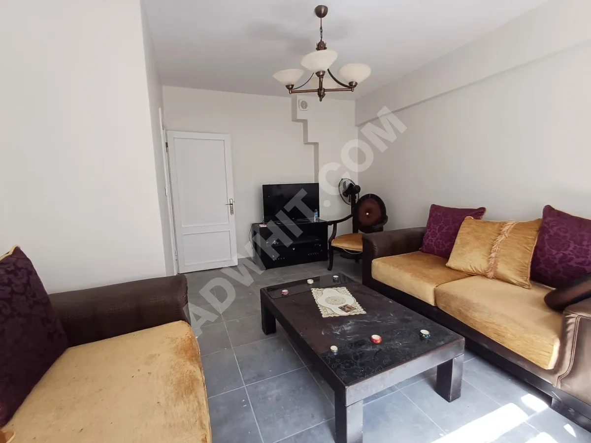 ÜSKÜDAR VALİDE-İ ATİK’TE EŞYALI KİRALIK 2+1 DAİRE görsel 3