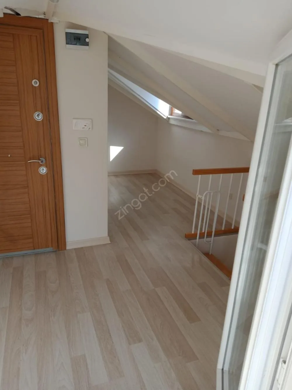 İÇERENKÖY'DE METRO DURAĞINA KOMŞU TERASLI 2+1 DUBLEKS görsel 3