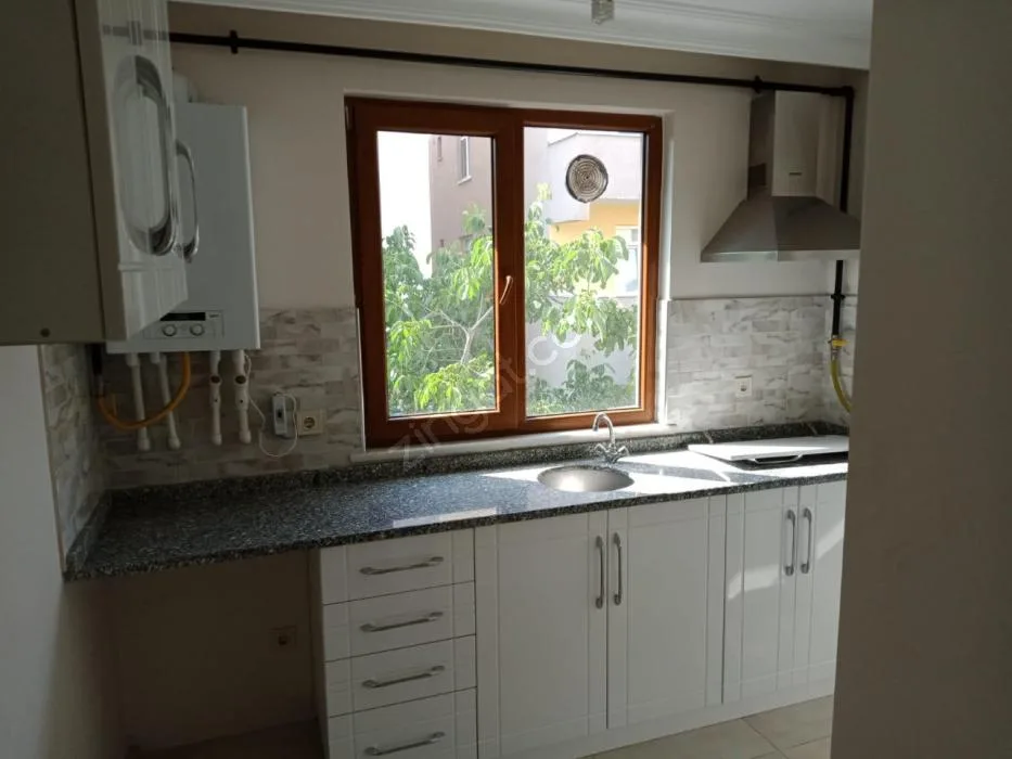 İÇERENKÖY'DE METRO DURAĞINA KOMŞU TERASLI 2+1 DUBLEKS görsel 4