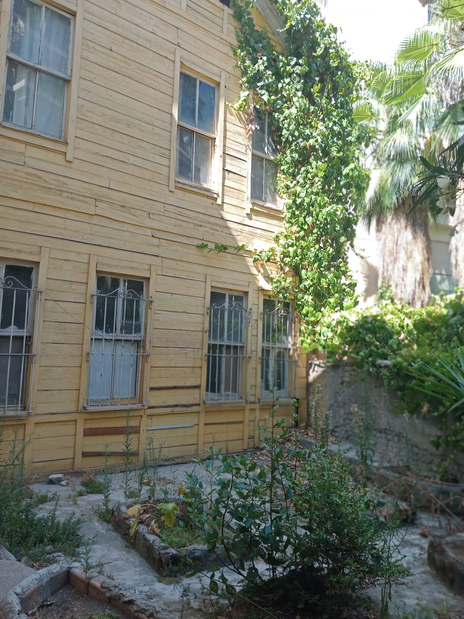 İSTANBUL KADIKÖY KIZILTOPRAKTA SATILIK MÜSTAKİL EV görsel 15
